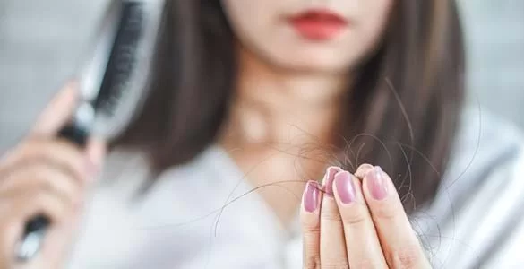 علت ریزش مو و درمان خانگی آن